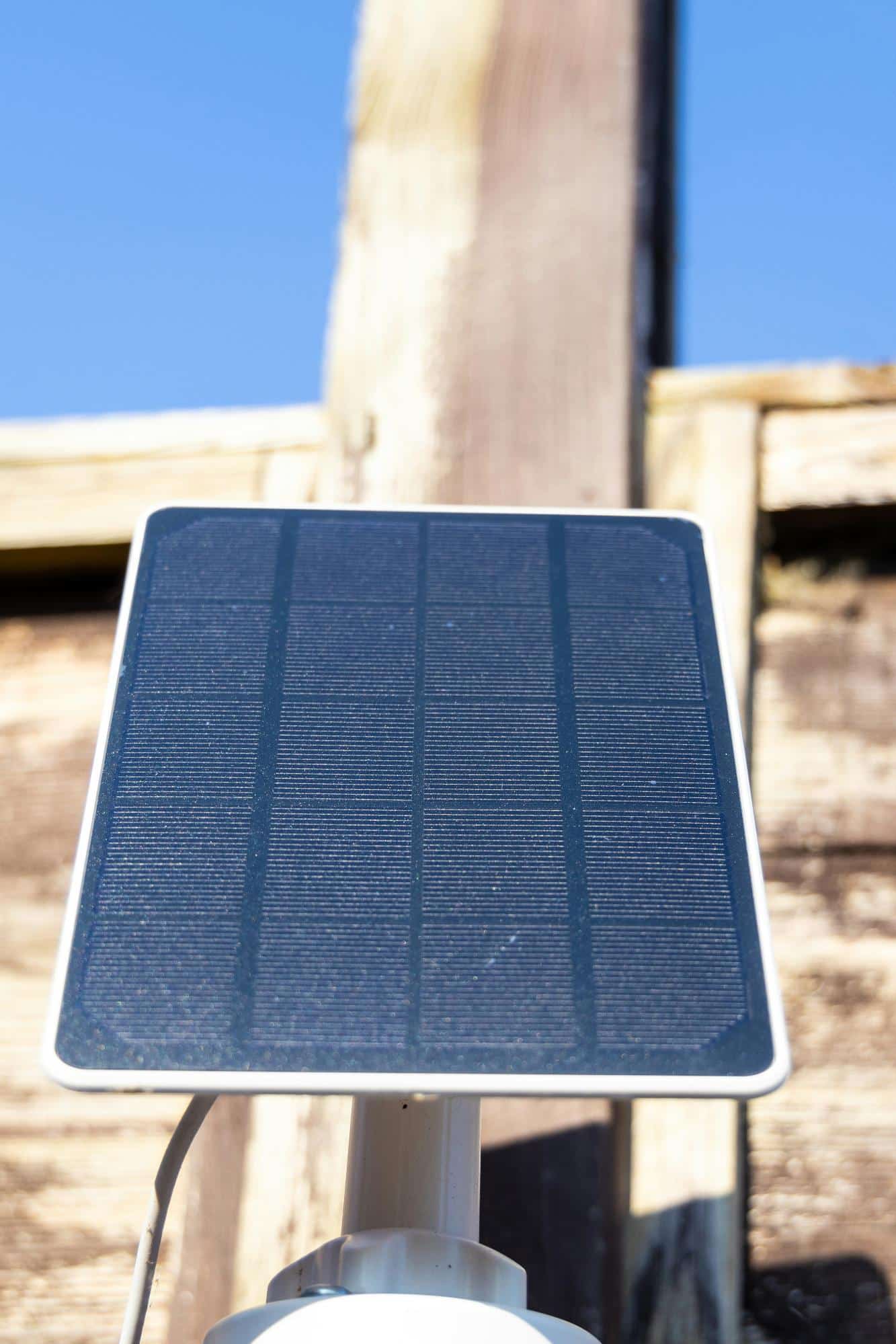 Illustration of solar panels reducing carbon emissions